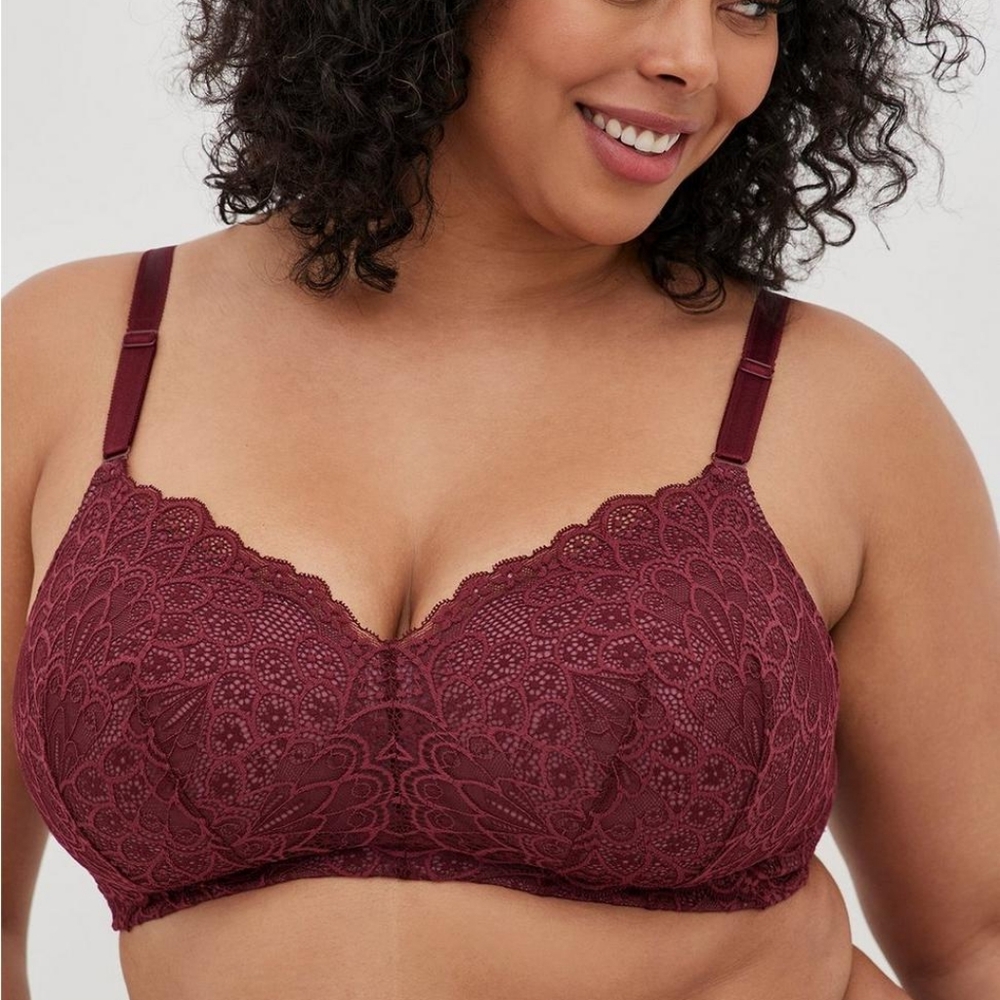 Torrid Lightly Lined Everyday Wire Free Lace Bra w/ 360 Back Smoothing in 46B